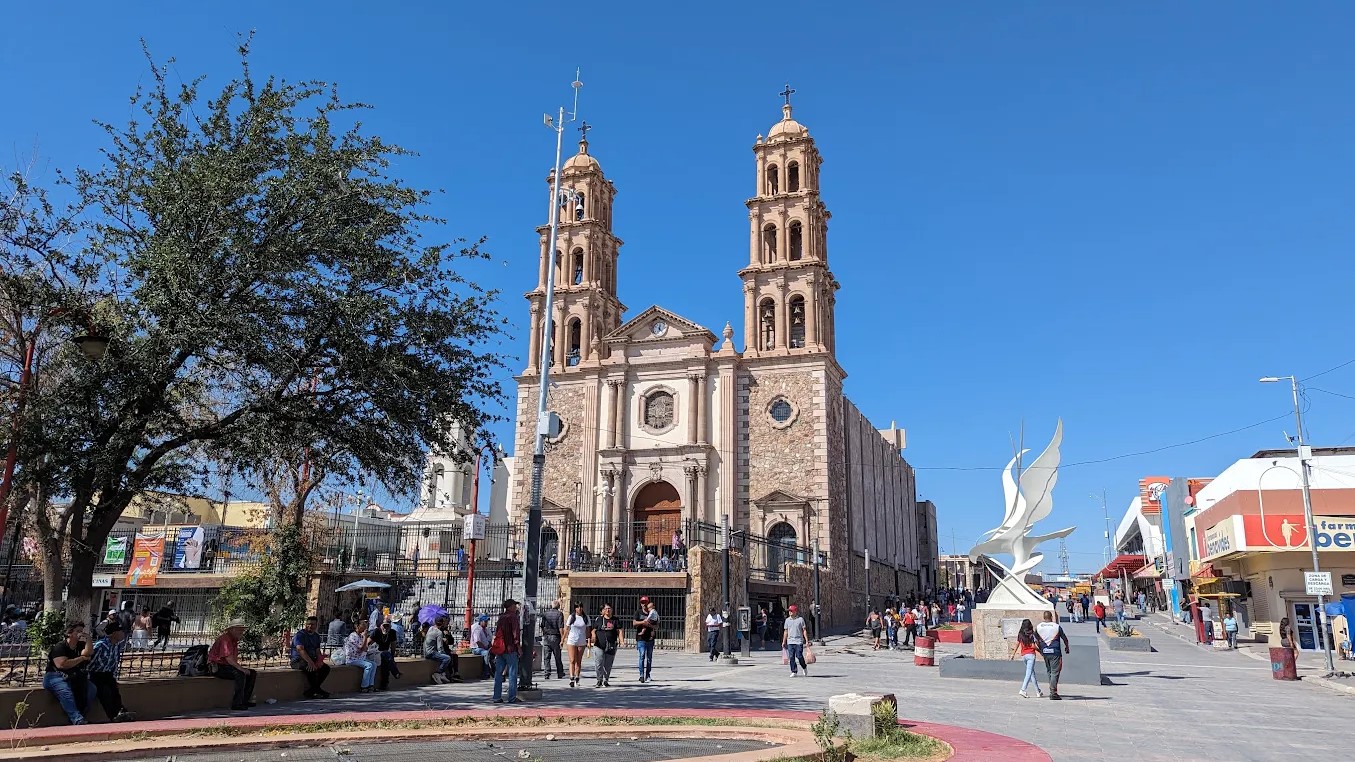 Catedral y plaza del Centro Histórico de Ciudad Juárez